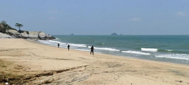 泰国受游客欢迎的Sai Noi海滩因鲨鱼伤人事件被关闭