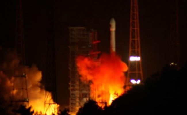 中国发射第四颗中继卫星“天链一号04星”