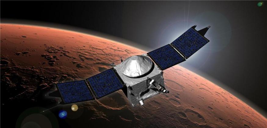 美国国家宇航局火星大气与挥发物演化任务探测器(MAVEN)的艺术概念图