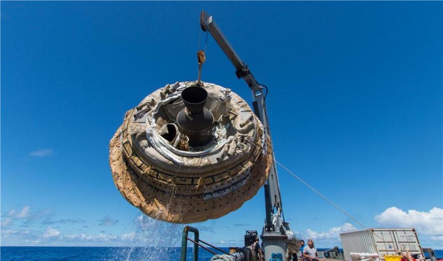 NASA打捞完成实验的低密度超音速减速器。