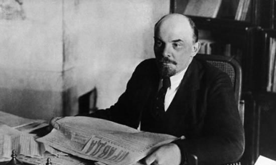 1918年，离去世只有6年的列宁。列宁领导了俄国1917年的十月革命，是苏联的主要建立者和首位最高领导人。