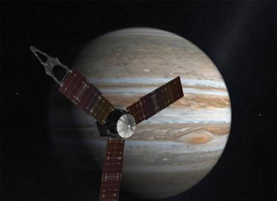 艺术示意图：正在木星轨道开展考察的朱诺号木星飞船