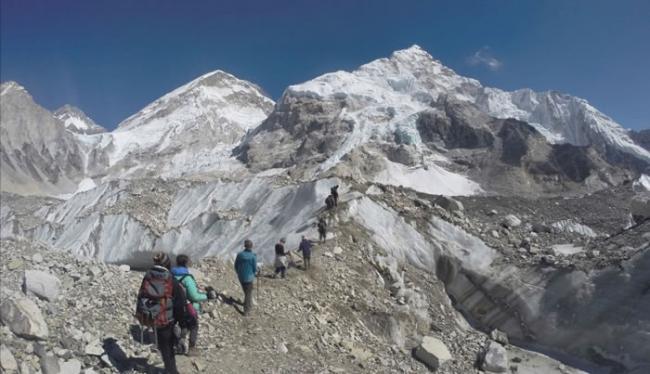 喜马拉雅山的珠穆朗玛峰迎来登山旺季
