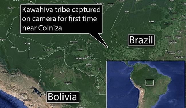 一群卡瓦希瓦族(Kawahira)原住民穿梭在巴西雨林中。