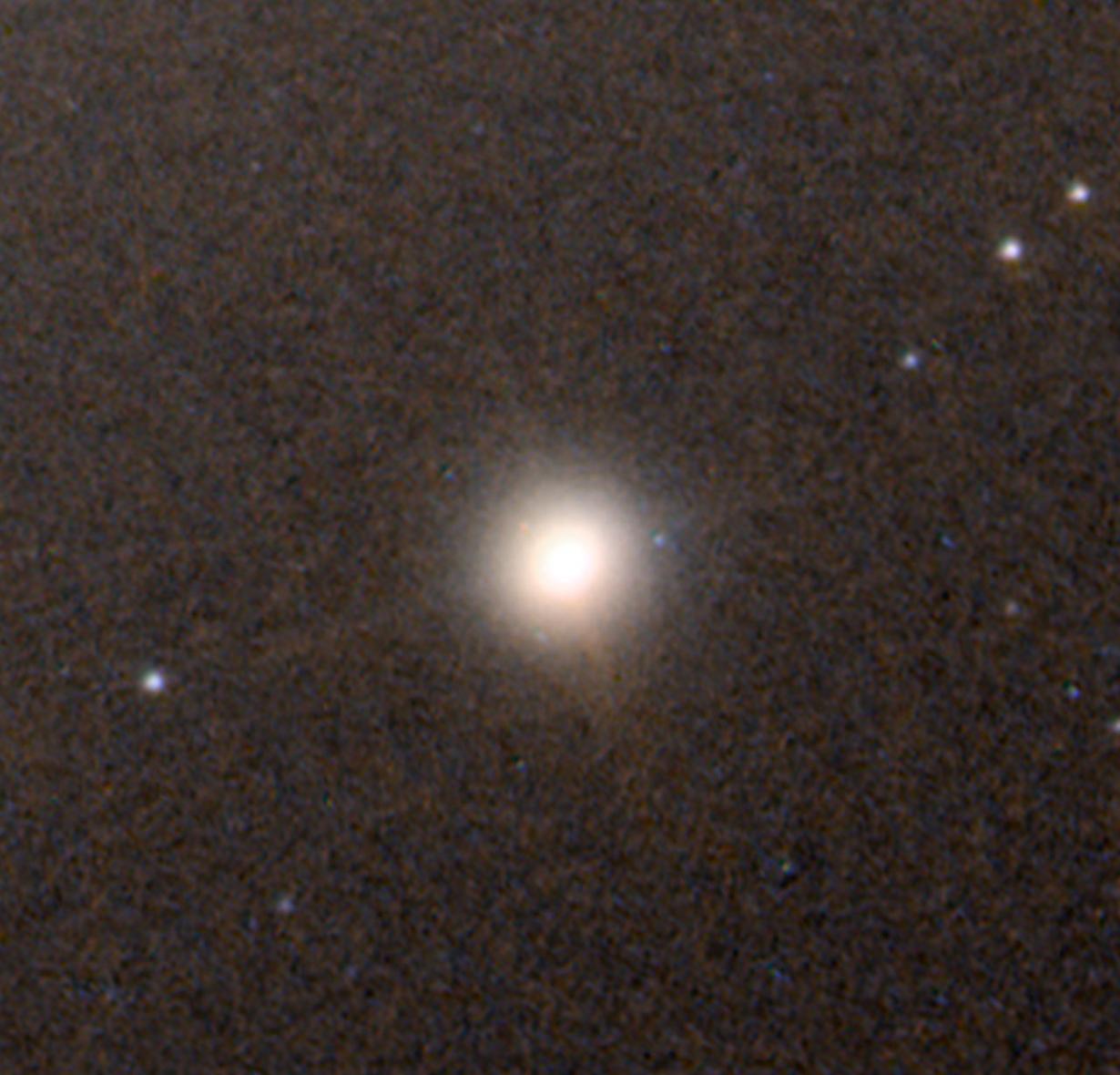 矮星系M60-UCD1中心地带发现潜藏一个“超大质量”黑洞