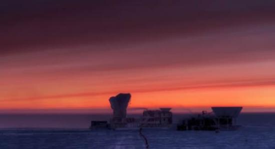 南极的日出，BICEP团队的望远镜便是在这里不间断地采集数据