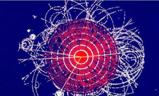 这是欧洲核子中心大型强子对撞机的ATLAS探测器获得了数据的模拟粒子路径图。希格斯玻色子是当两个质子以14TeV的极高能级相撞时产生的，此后它会迅速衰变为4个μ