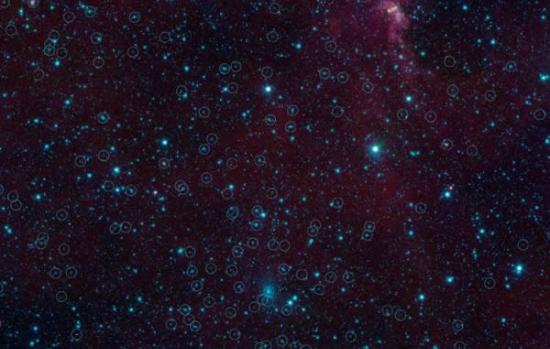 太空望远镜揭露银河系“贫瘠地区”的年轻恒星