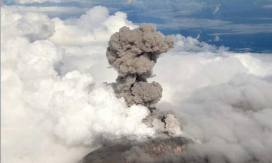 中美洲国家哥斯达黎加中部的图利尔巴火山开始有爆发迹象