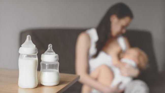 研究发现以奶瓶哺乳的初生婴儿，长大后较多是左撇子。