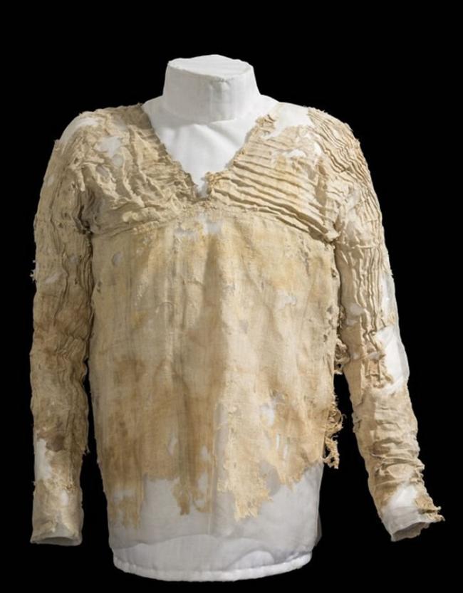 埃及开罗墓地出土世界最古老连衣裙 距今5100到5500年