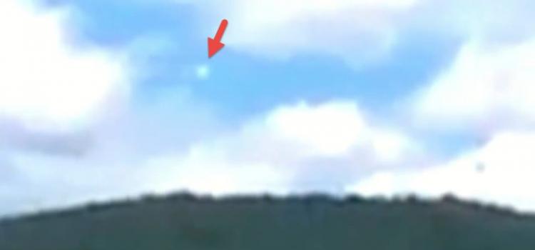 加拿大森林野火上空出现疑似UFO的不明发光体