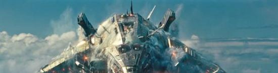 《超级战舰》中的外星机器一抵达地球就展开疯狂的攻击