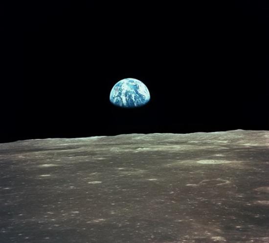 1969年，美国宇航局“阿波罗11号”从月球上观测到的地球太空景象