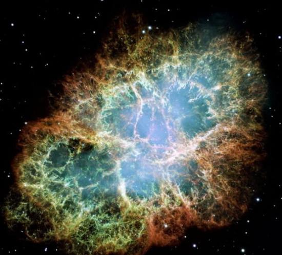 2005年，哈勃望远镜拍摄的螃蟹星云，它被称为超新星爆炸残骸