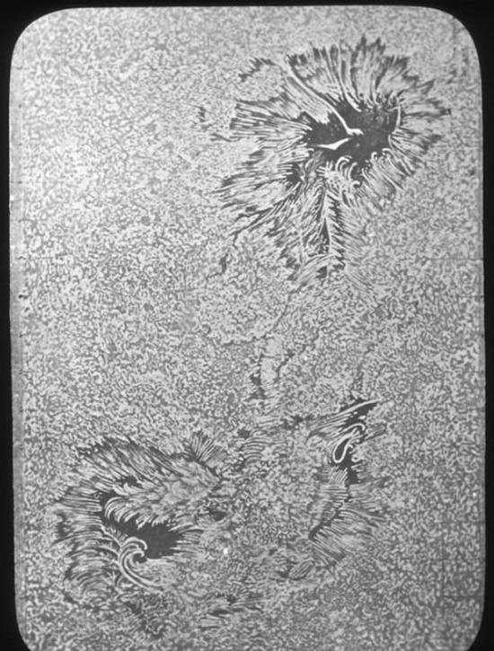 1873年，塞缪尔-皮尔庞特-兰利绘制的太阳表面的显微结构