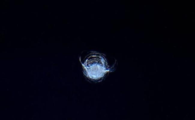 国际空间站受到太空垃圾撞击穹顶舱发现裂缝