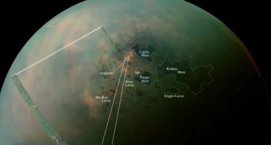 这张伪色图揭示了土卫六表面液态烃湖泊及周围表面物质组成