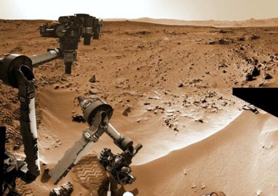 这就是火星！一片死寂的景象，但科学家推测火星土壤下存在微生物的证据