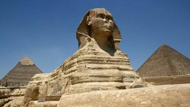 如图所示，这是埃及狮身人面像，它具有狮子的身体，人类的头部。