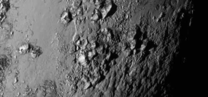 NASA公布冥王星地表的清晰照片