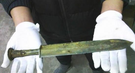 河南省周口市发现战国至东汉时期墓葬群 出土2000多年前青铜剑