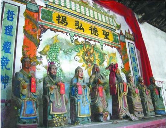广西贺州八圣祠神像
