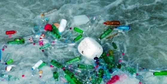 新研究估计全球海洋有近27万吨塑胶漂浮