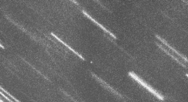 欧洲南部天文台8月发表的2012 TC4小行星（图中央白点）图片。