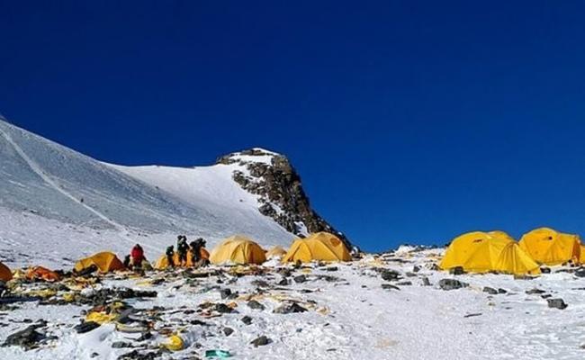 尼泊尔组织清洁队登世界最高峰珠穆朗玛峰清理垃圾 首两周已收集逾3公吨