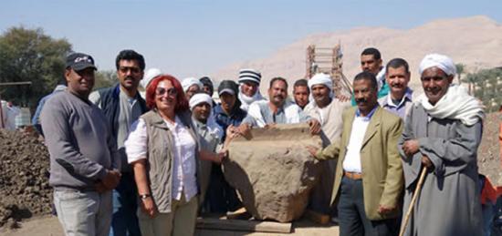 德国考古团队找到埃及著名的门农石像失落残块