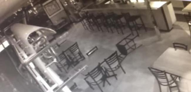 美国加州酒吧传出疑似闹鬼：无视有无客人照玩凳