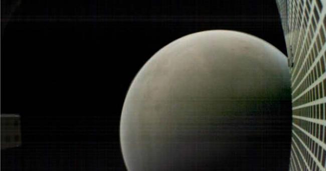 洞察号成功登陆火星赤道上的埃律西昂平原 第一张清晰版火星天空曝光