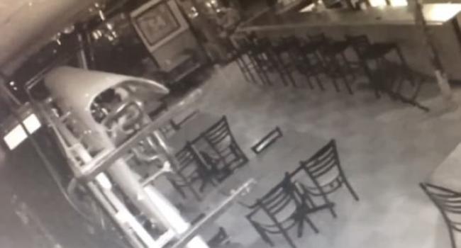 美国加州酒吧传出疑似闹鬼：无视有无客人照玩凳
