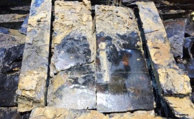 考古人员在海昏侯墓出土的孔子衣镜上找到新的发现。