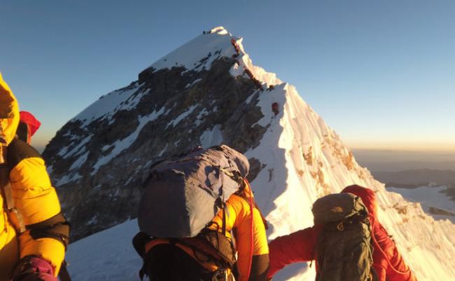 报导指出，今年攀登圣母峰的罹难者来自印度、爱尔兰、奥地利、美国。