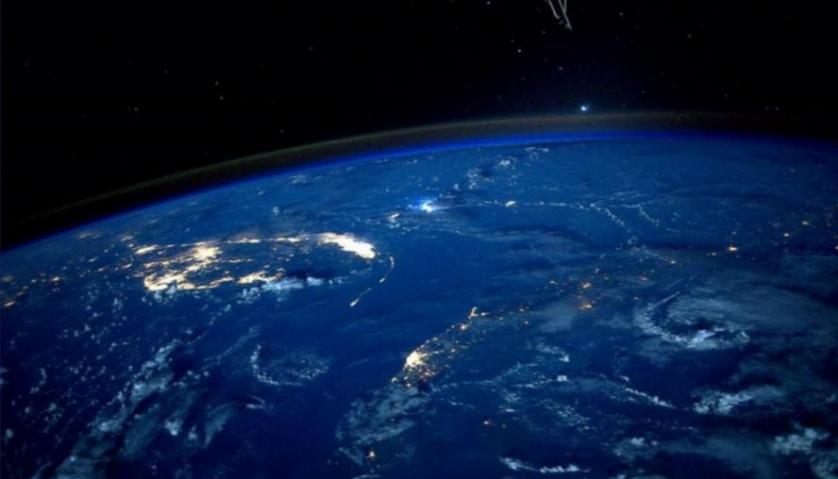 宇航员在国际空间站上拍摄的美国佛罗里达州夜景
