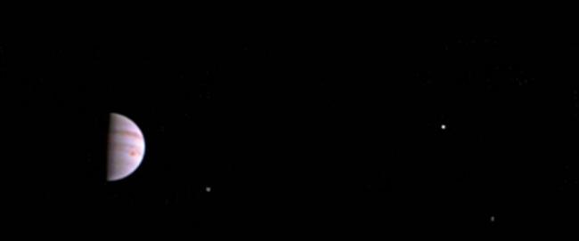 木星探测器朱诺号抵近达木点 为太阳系巨人拍写真