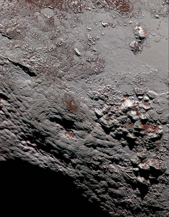 NASA发布冥王星一处疑似冰火山高分辨率彩图
