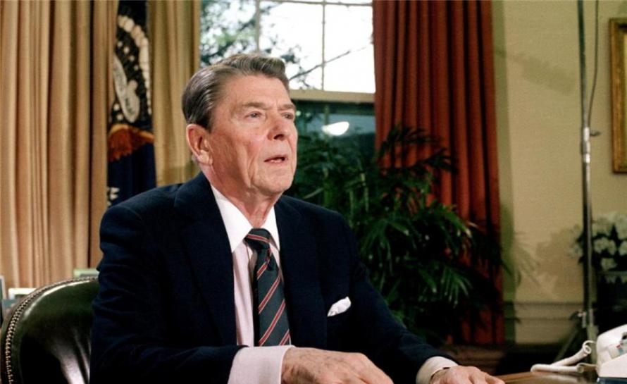 1986年1月28日，美国时任总统里根在白宫就“挑战者号”事故发表电视讲话。