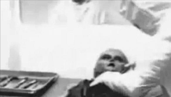 美国罗斯威尔飞碟事件68周年：发现外星人尸体始末