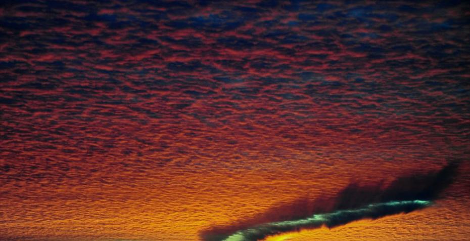 穿洞云为空中的直径约数百公尺的云洞，又被称作雨幡洞云。