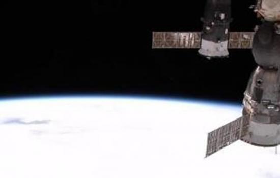 国际空间站用普通相机拍摄地球画面