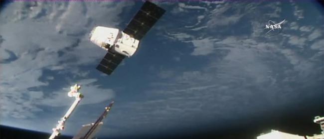 “龙”号货运飞船成功与国际空间站对接