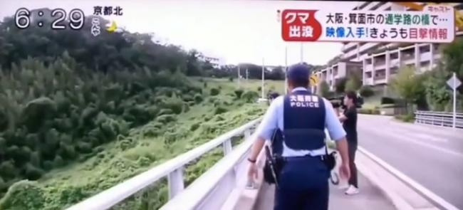 日本传媒指，民众拍摄片段地点，为一条通往学校的大桥。