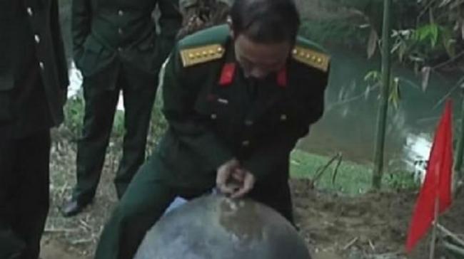 越南军事专家调查由太空坠落的三个金属球物体：初步调查来自俄罗斯