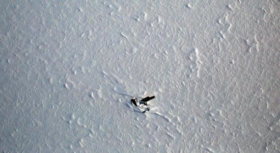 NASA在格陵兰拍到冰封67年前的美国军机“B-29超级堡垒”