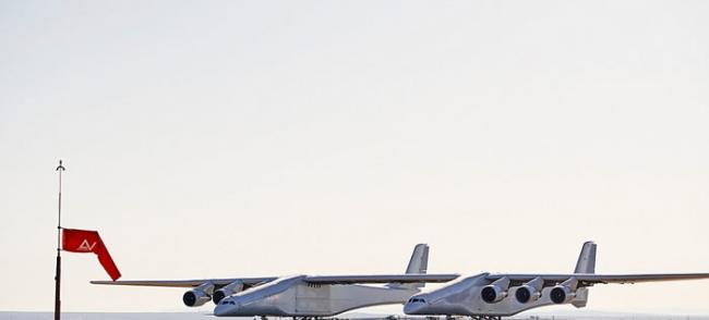 全球最大飞机“同温层发射载机”进行低速档滑行测试