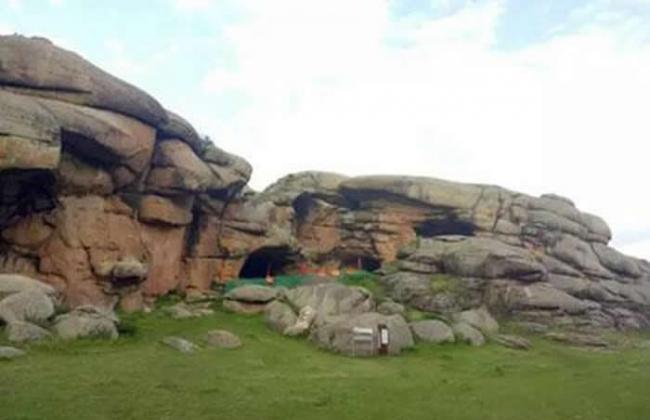 新疆吉木乃县通天洞旧石器遗址 6月中旬进行二度发掘