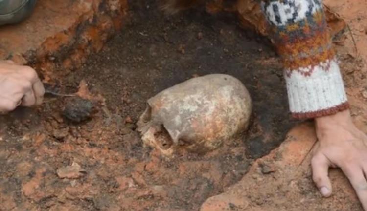“俄罗斯版史前巨石阵”阿尔卡伊姆古城（Akraim）出土6000多年前女性外星人头骨？